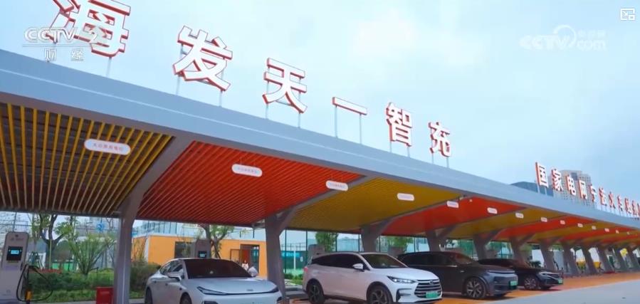 从"充上电"到"聪明充"：多地公共区域充电桩建设提速升级 迈向车网互动新阶段